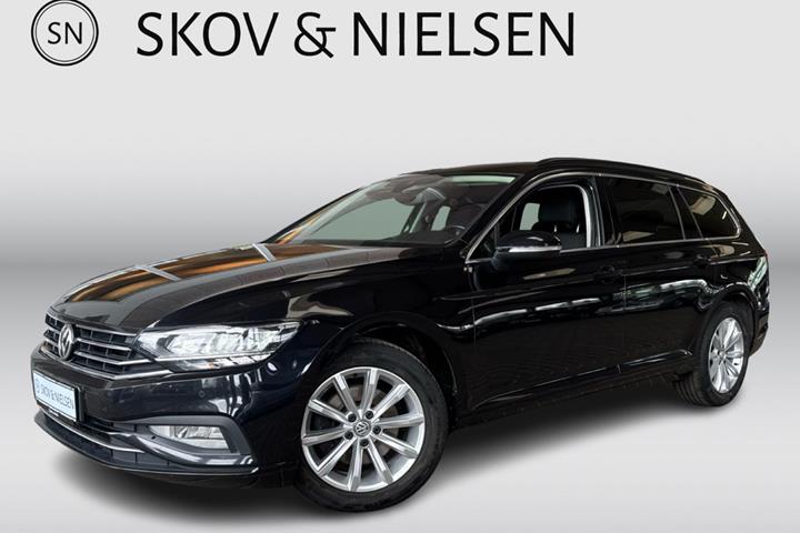 Sort VW Passat fra 2020 set udefra