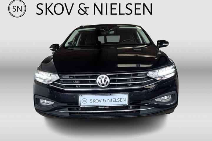 Sort VW Passat fra 2020