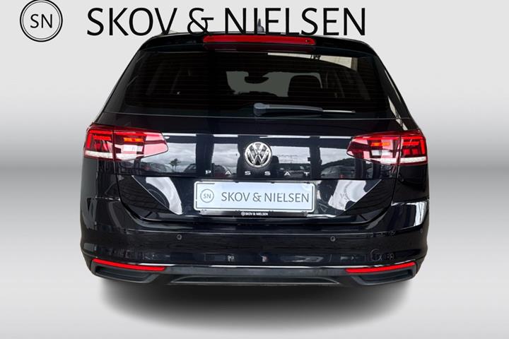Sort VW Passat fra 2020