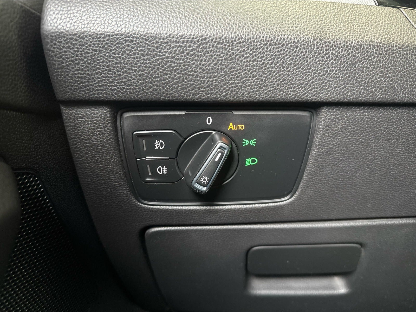 Sort VW Passat fra 2020