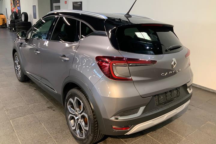 Grå Renault Captur fra 2021