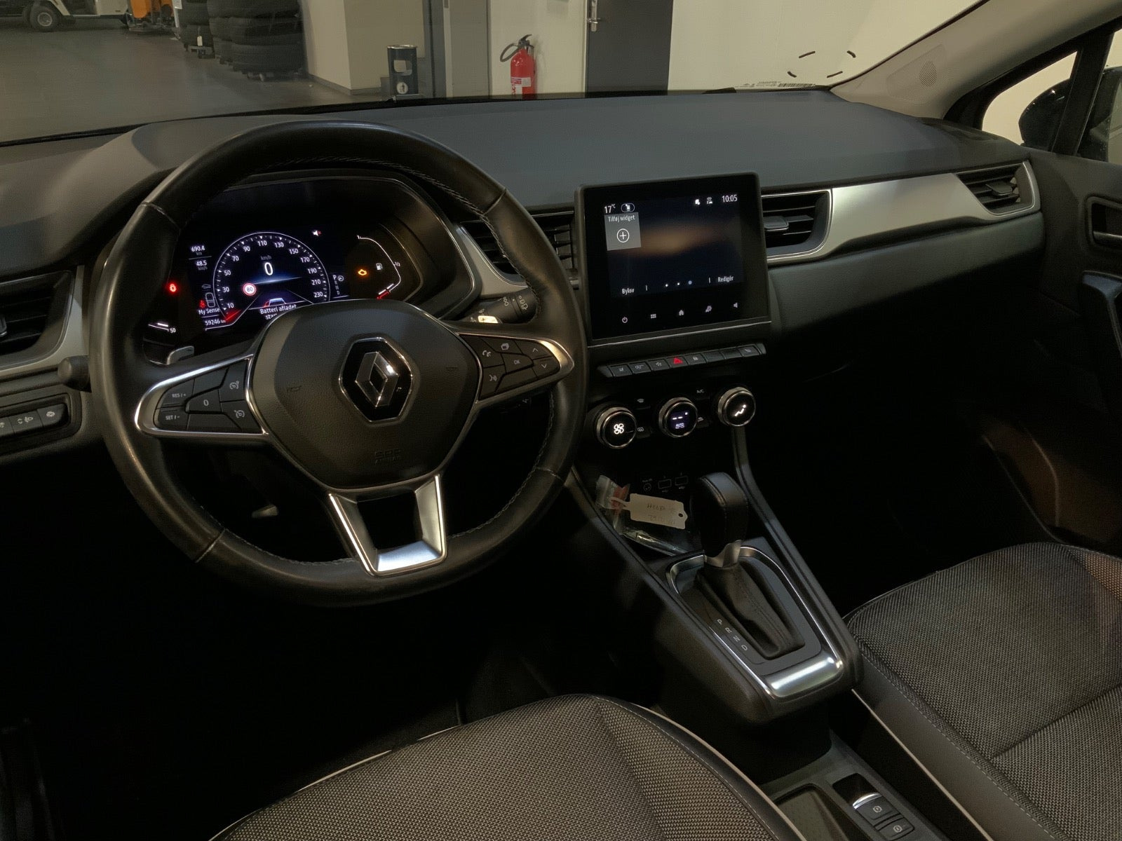 Grå Renault Captur fra 2021
