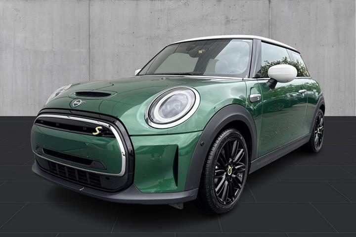 Grøn Mini Cooper SE fra 2022 set udefra