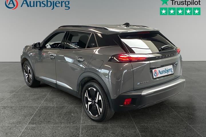 Grå Peugeot e-2008 fra 2025