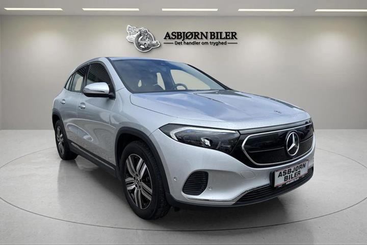 Sølv Mercedes EQA250+ fra 2023