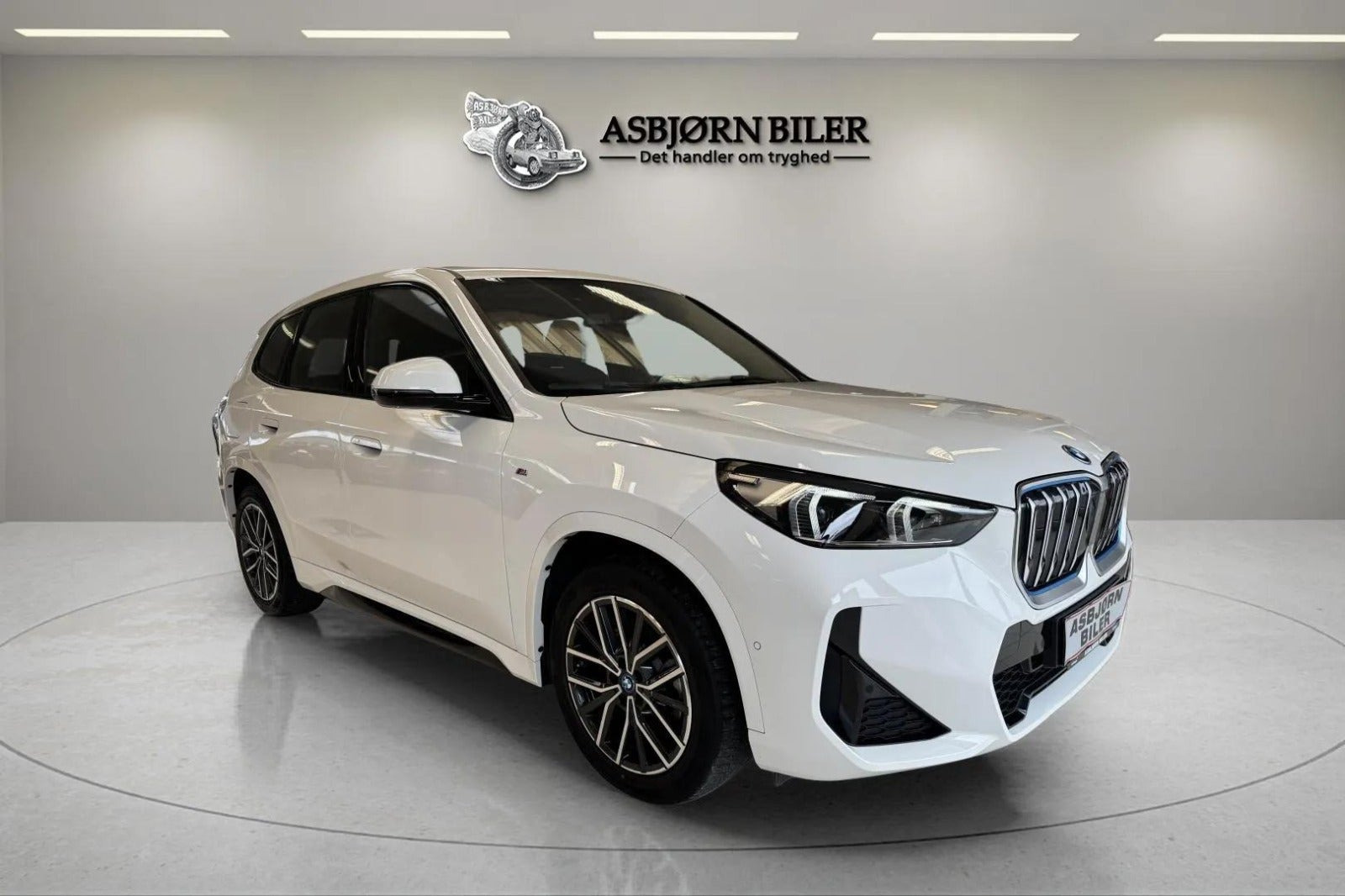 Hvid BMW iX1 fra 2023