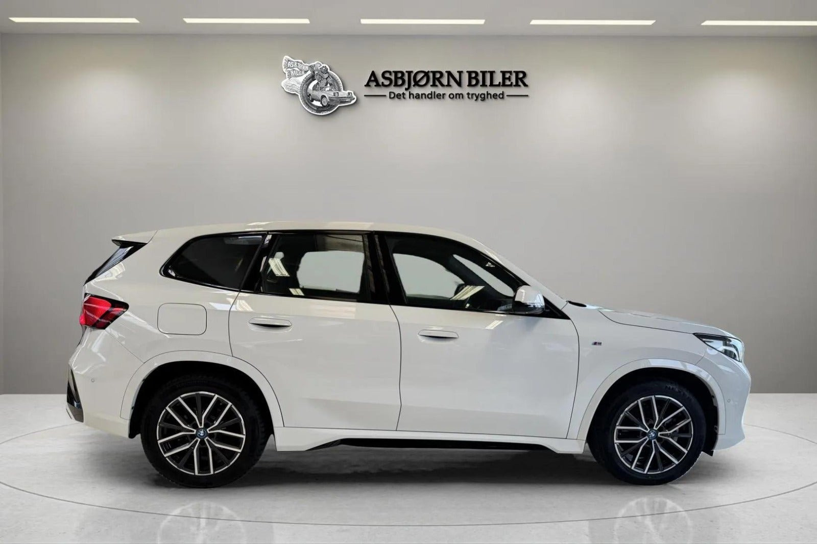 Hvid BMW iX1 fra 2023