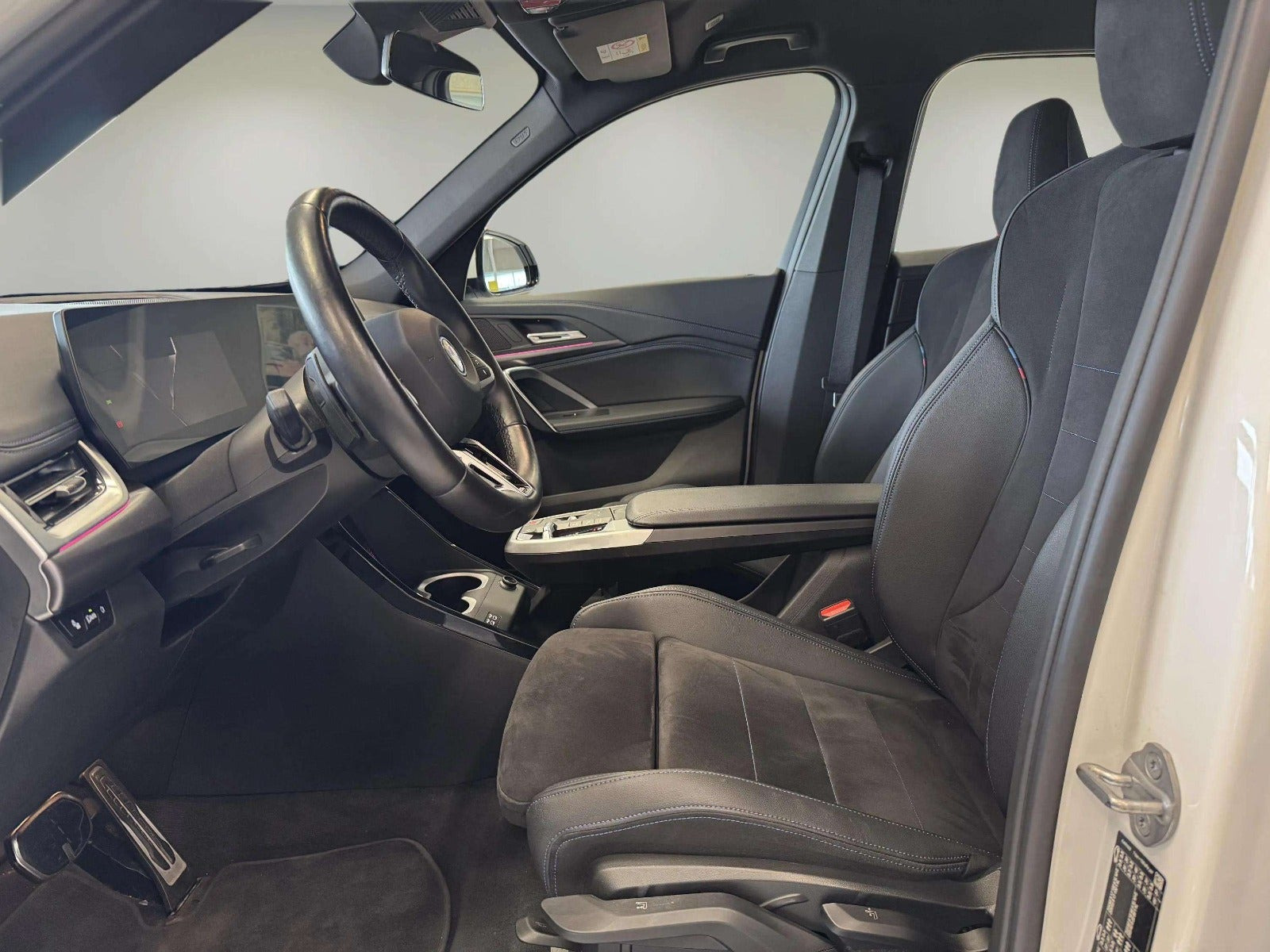 Hvid BMW iX1 fra 2023