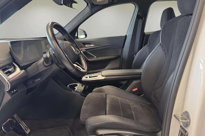 Hvid BMW iX1 fra 2023