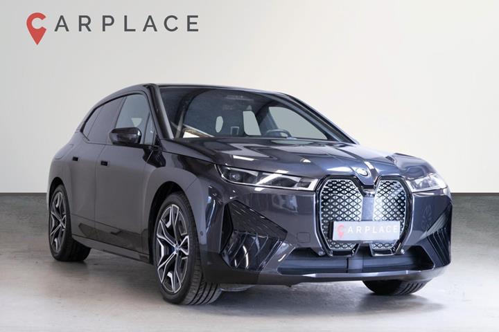 Grå BMW iX fra 2022