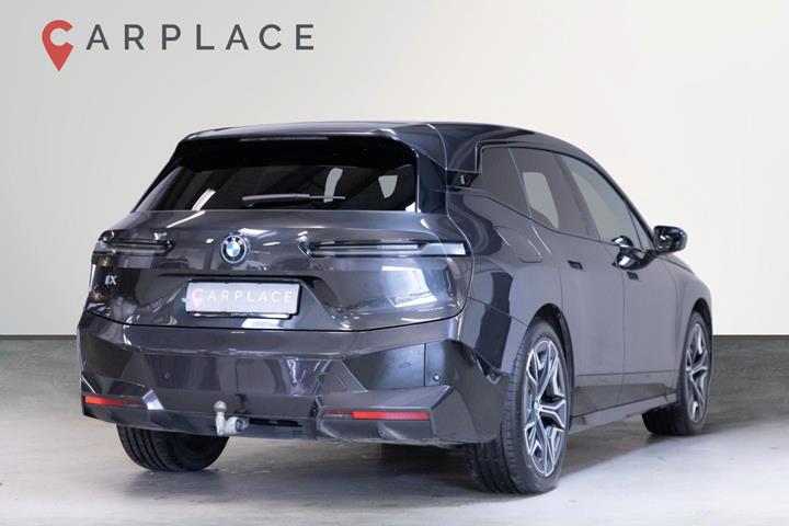 Grå BMW iX fra 2022