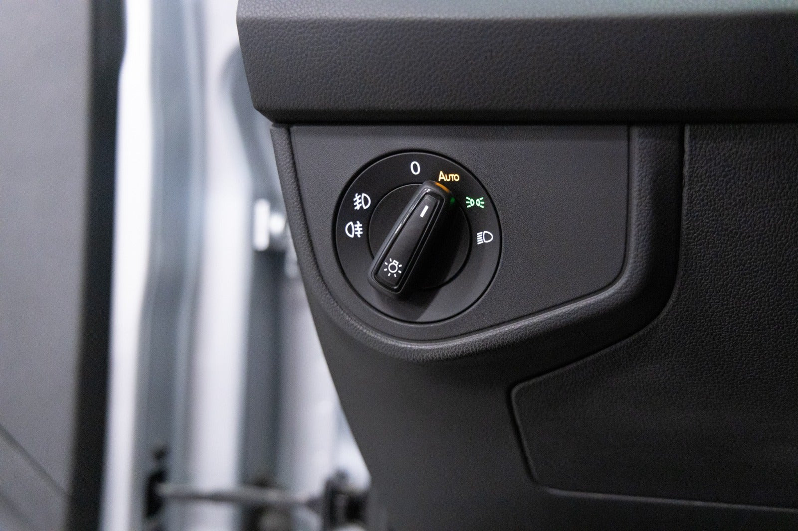 Sølv VW Taigo fra 2023