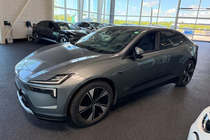 Grå Polestar 4 fra 2026