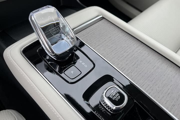 Blå Volvo XC90 fra 2026