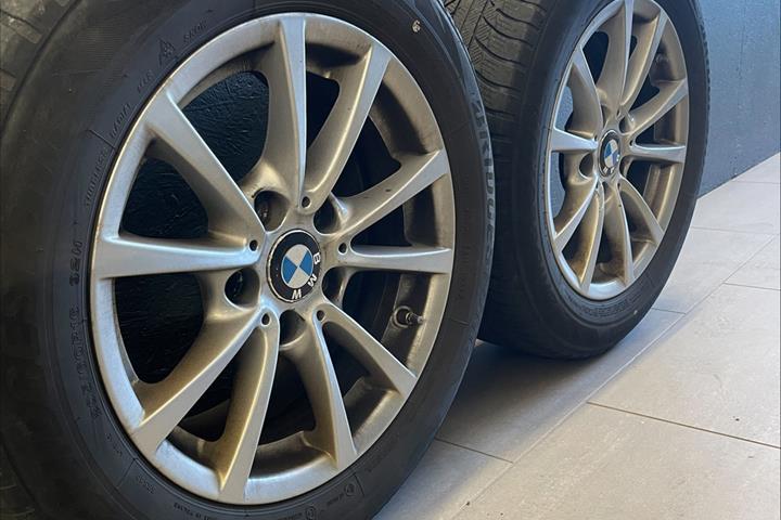 Grå BMW 320i fra 2019