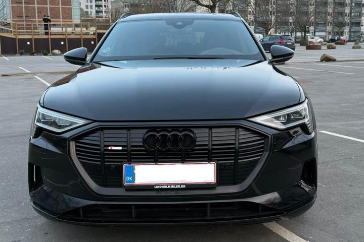 Sort Audi e-tron fra 2020