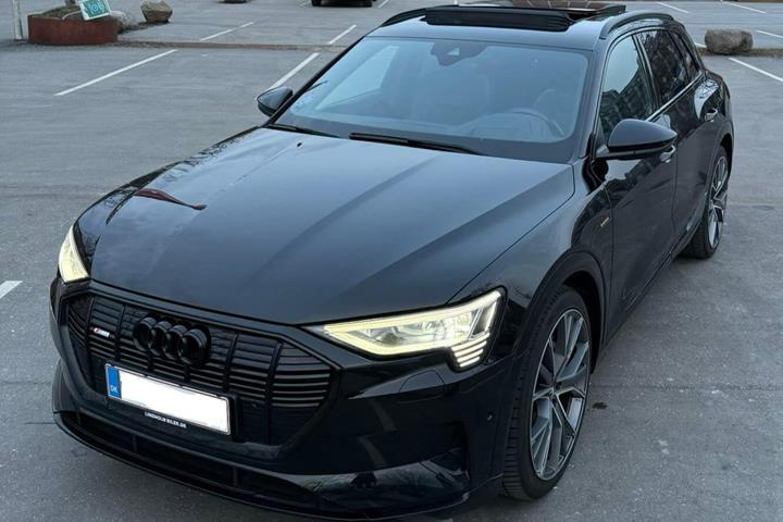 Sort Audi e-tron fra 2020