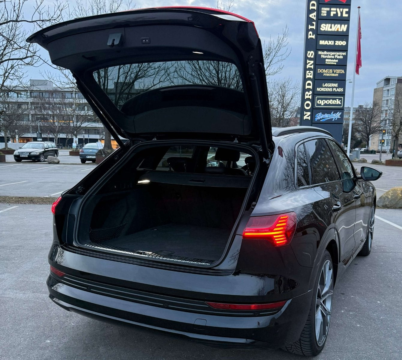 Sort Audi e-tron fra 2020