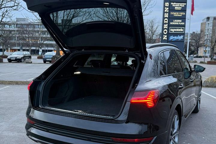 Sort Audi e-tron fra 2020