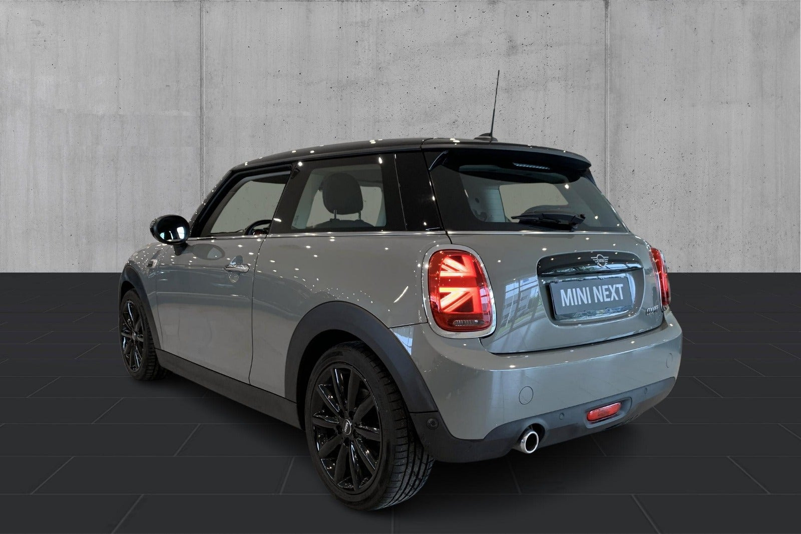 Grå Mini Cooper fra 2020