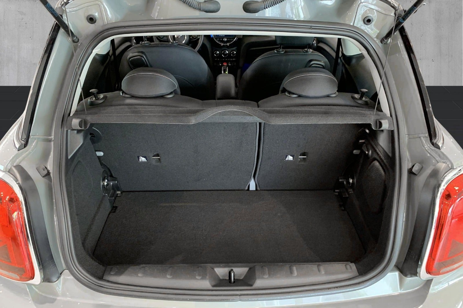 Grå Mini Cooper fra 2020
