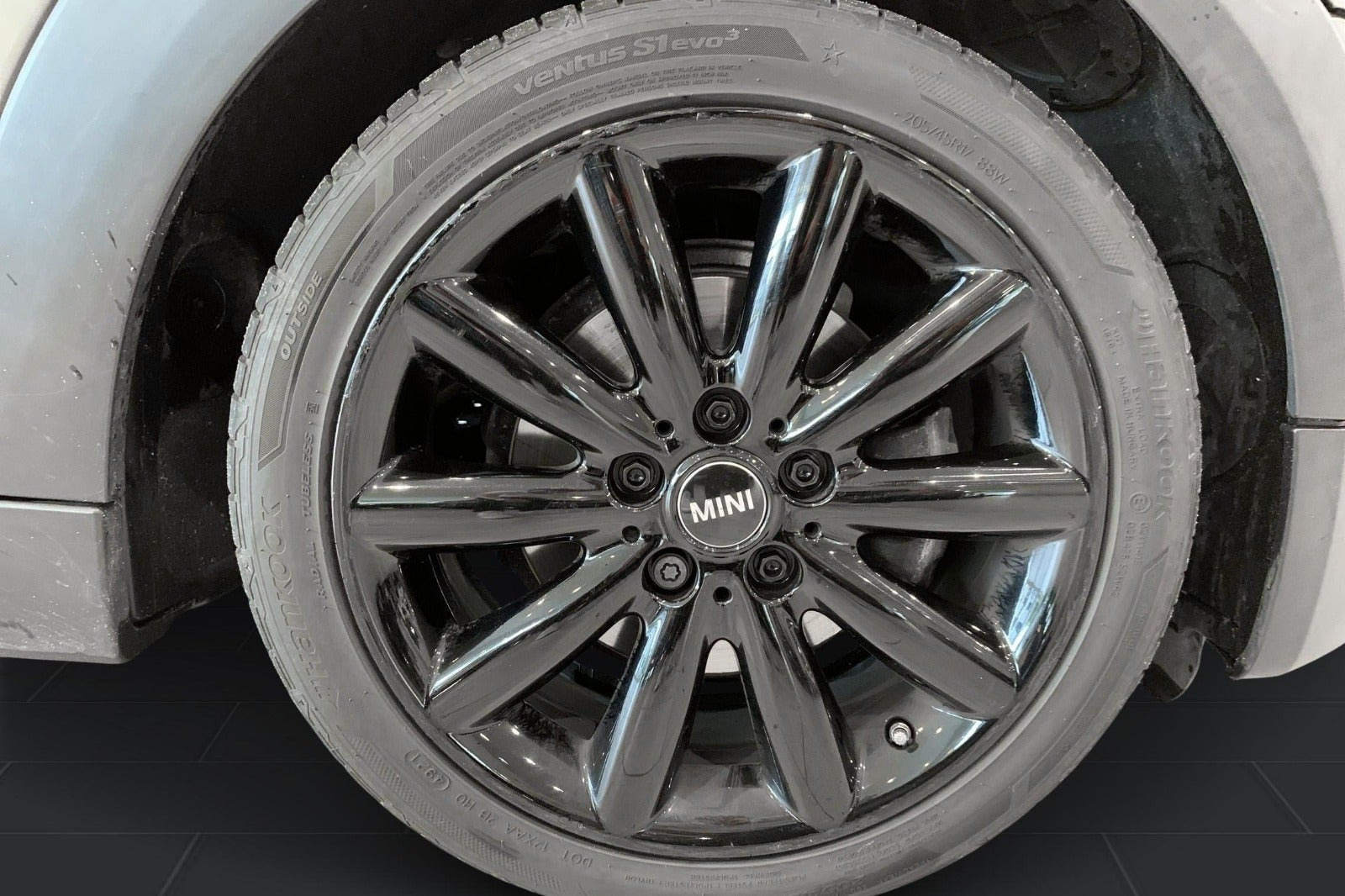Grå Mini Cooper fra 2020