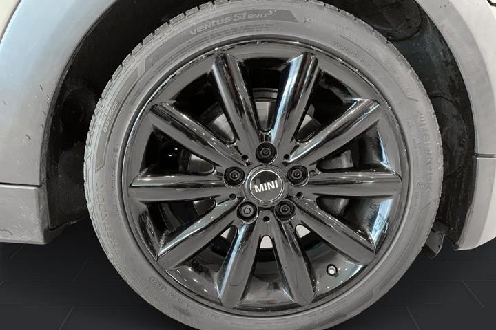 Grå Mini Cooper fra 2020