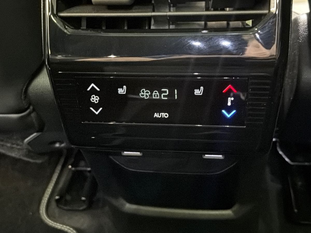Sort Peugeot e-5008 fra 2025