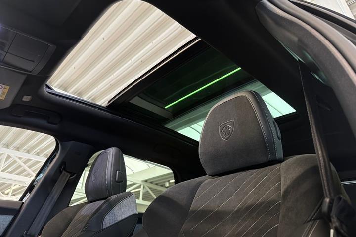 Sort Peugeot e-5008 fra 2025