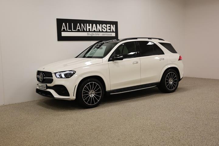 Hvid Mercedes GLE350 de fra 2023 set udefra
