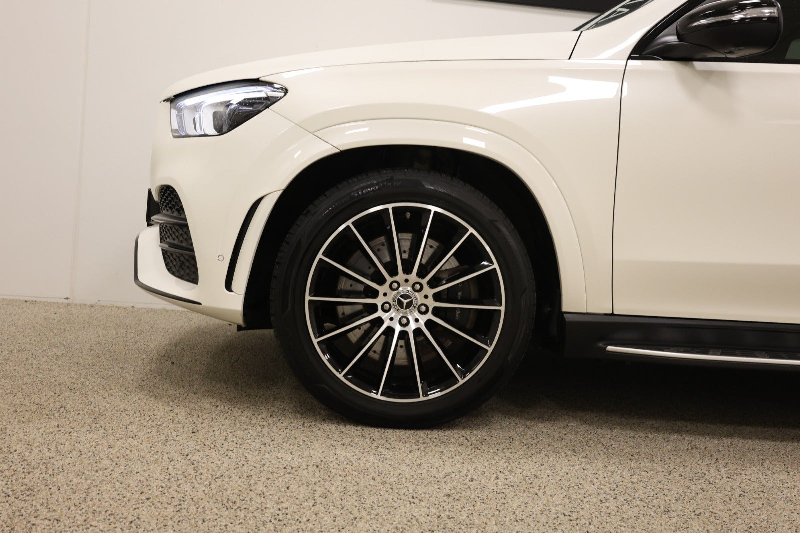 Hvid Mercedes GLE350 de fra 2023