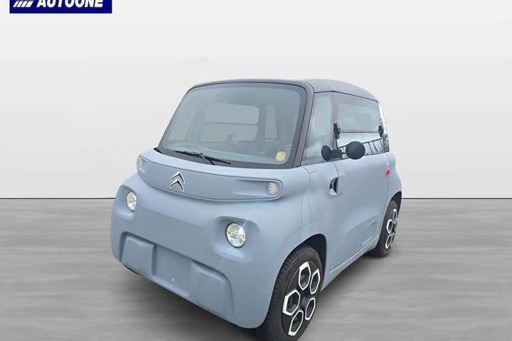 Blå Citroën Ami fra 2022 set udefra