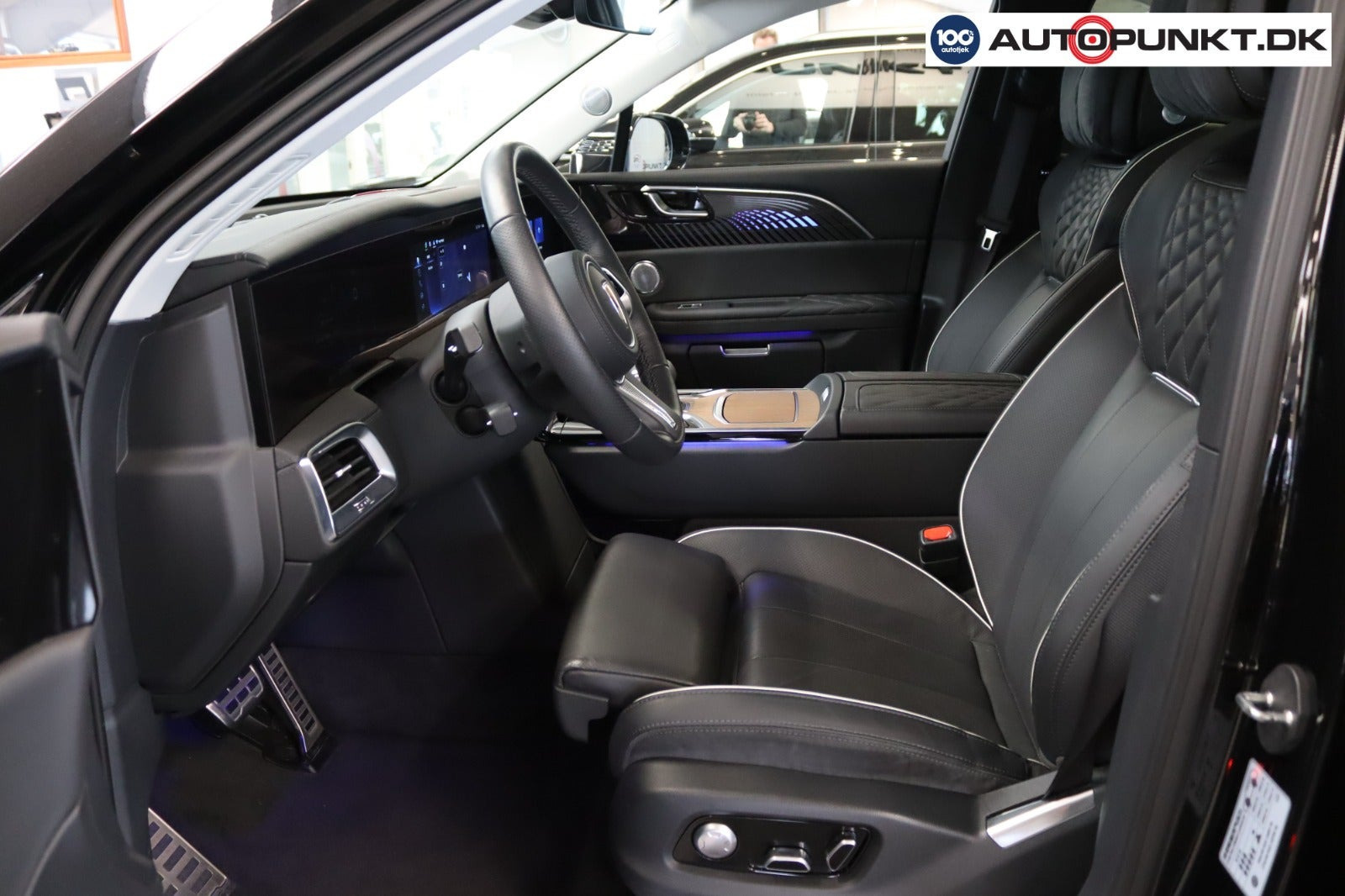 Sort Hongqi E-HS9 fra 2024
