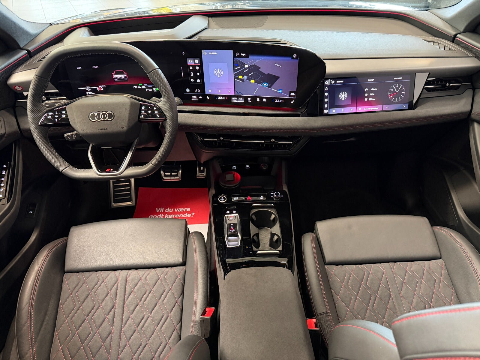 Grå Audi Q6 e-tron fra 2025