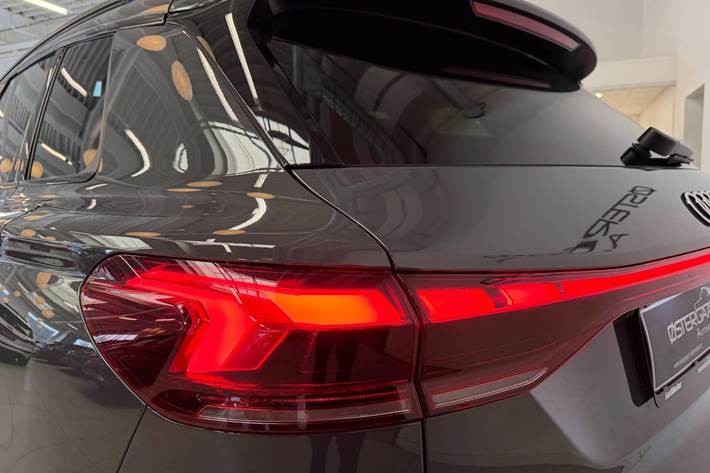 Grå Audi Q6 e-tron fra 2025