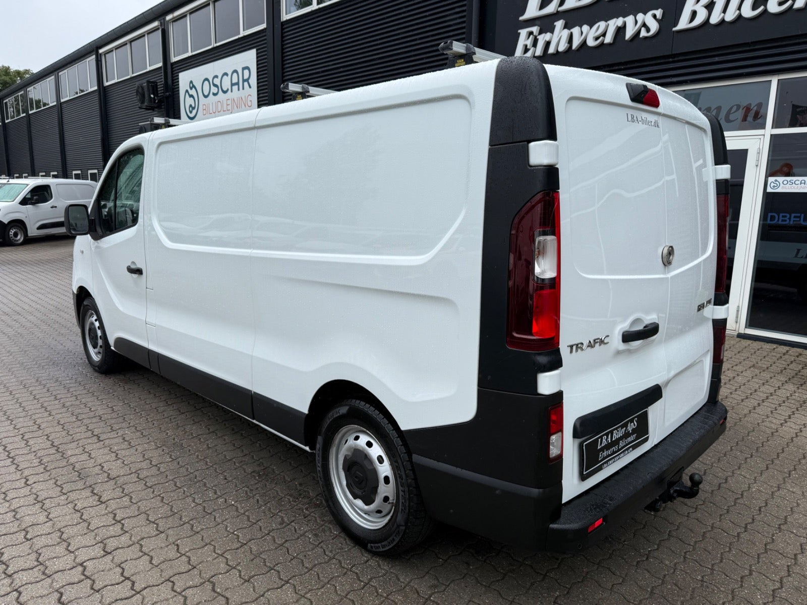 Hvid Renault Trafic T29 fra 2021