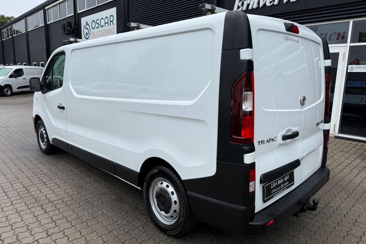 Hvid Renault Trafic T29 fra 2021