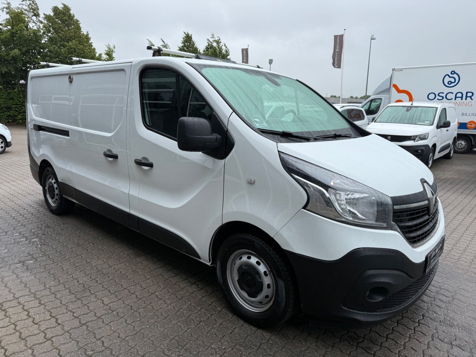 Hvid Renault Trafic T29 fra 2021