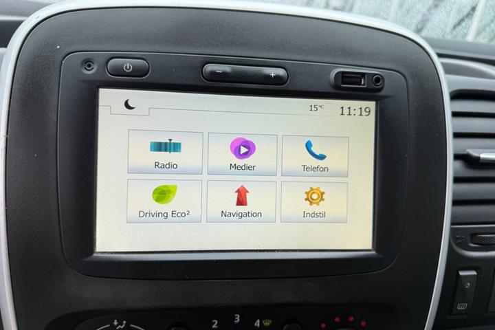 Hvid Renault Trafic T29 fra 2021