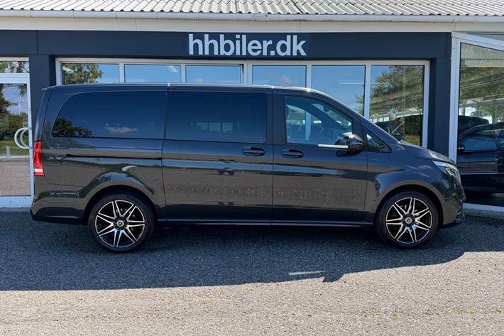 Grå Mercedes V300 d fra 2022