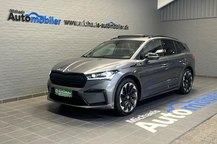 Grå Skoda Enyaq fra 2025 set udefra