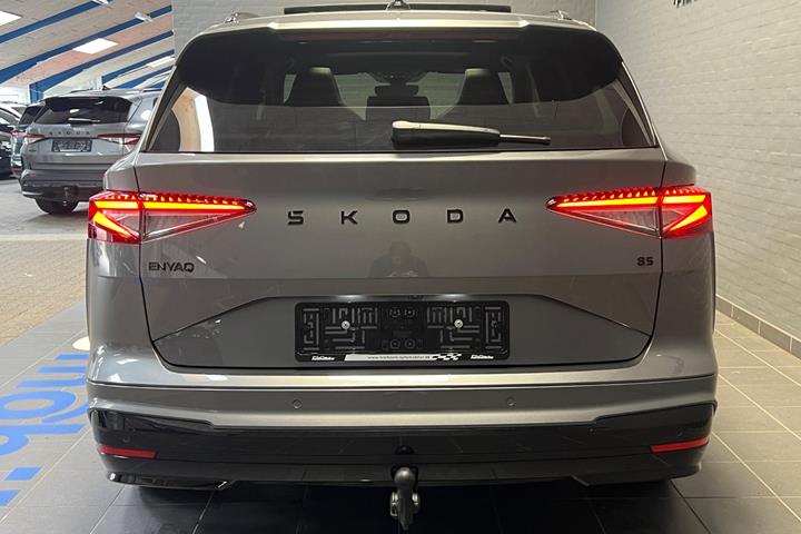 Grå Skoda Enyaq fra 2025