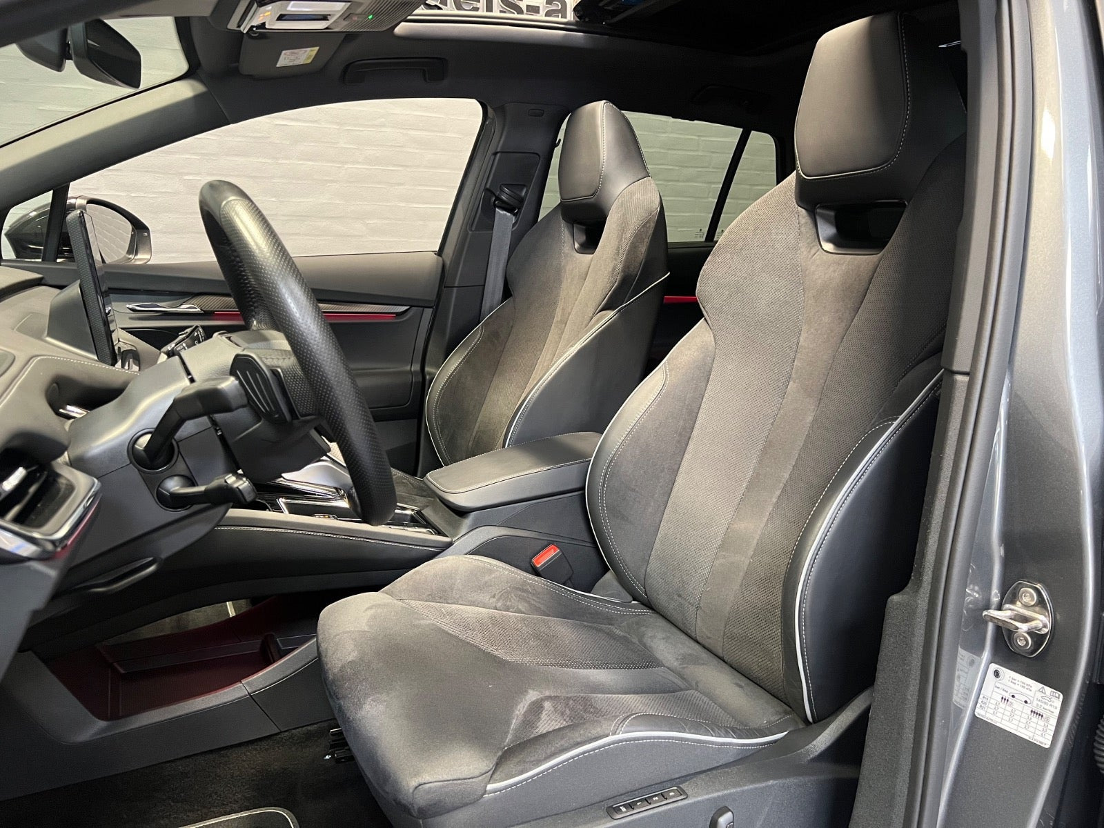 Grå Skoda Enyaq fra 2025