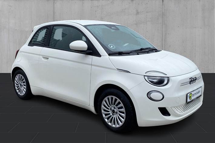 Hvid Fiat 500e fra 2023