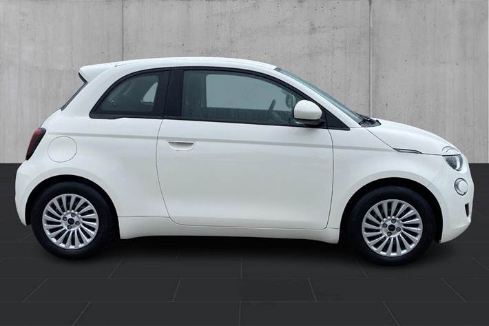 Hvid Fiat 500e fra 2023