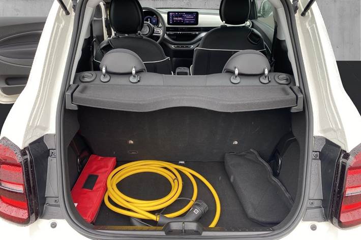 Hvid Fiat 500e fra 2023