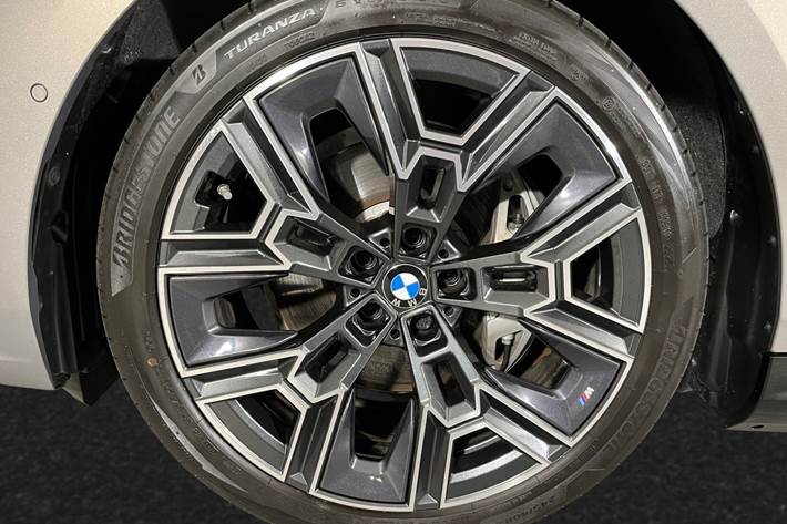 Grå BMW i5 fra 2026
