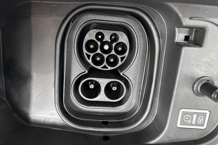 Grå Citroën ë-C4 X fra 2025