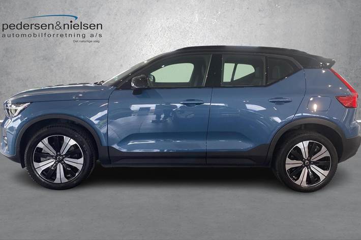 Blå Volvo XC40 fra 2023