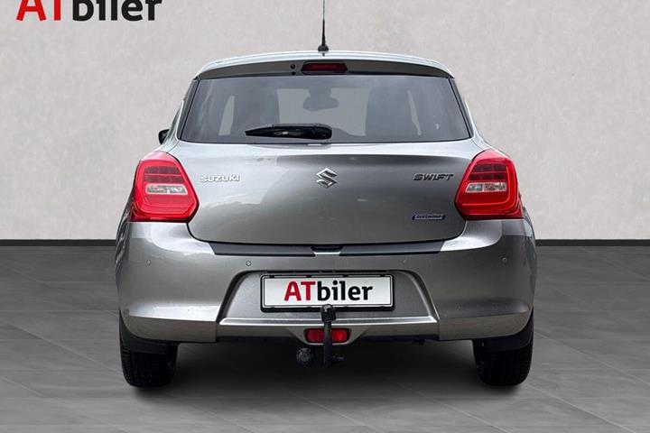 Sølv Suzuki Swift fra 2023